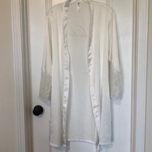 David’s Bridal Bride Robe with Lace Detail EUC